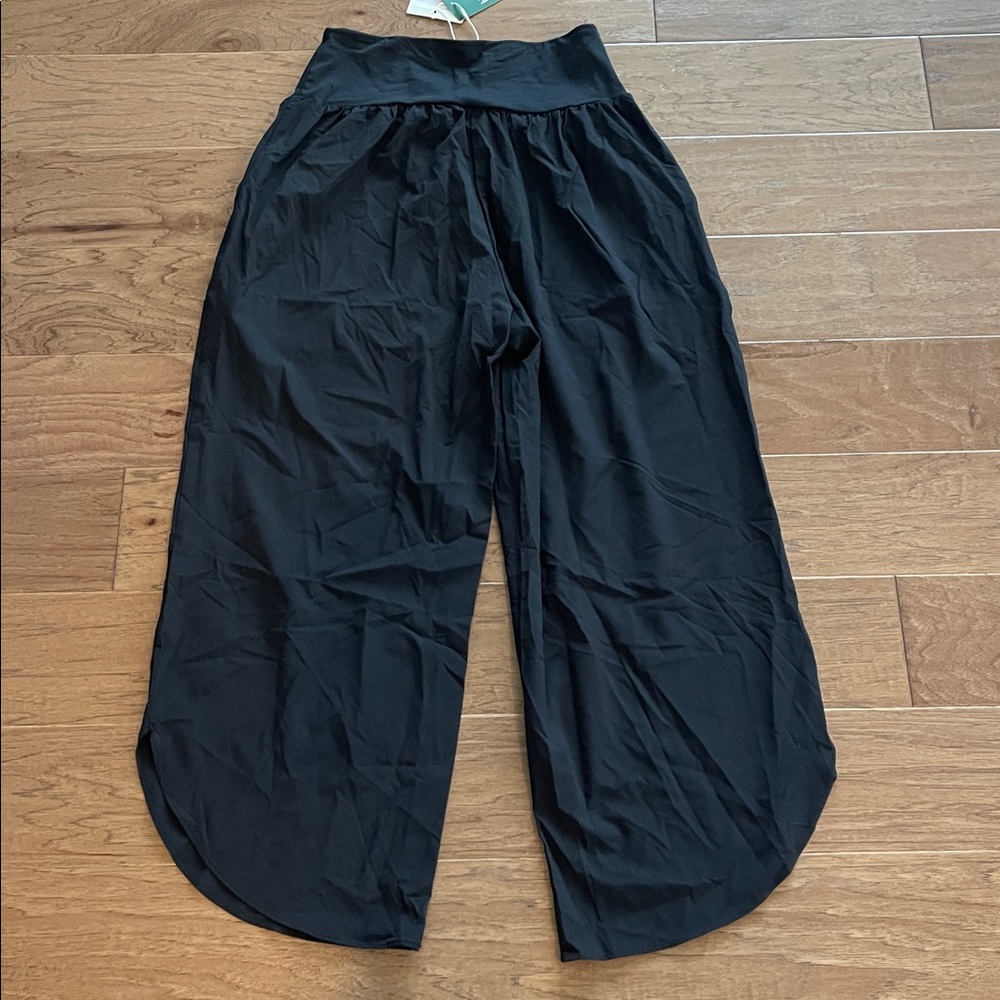 Halara Breezeful Black Crossover Waist Cropped Pants Medium NWT - Picture 3 of 6